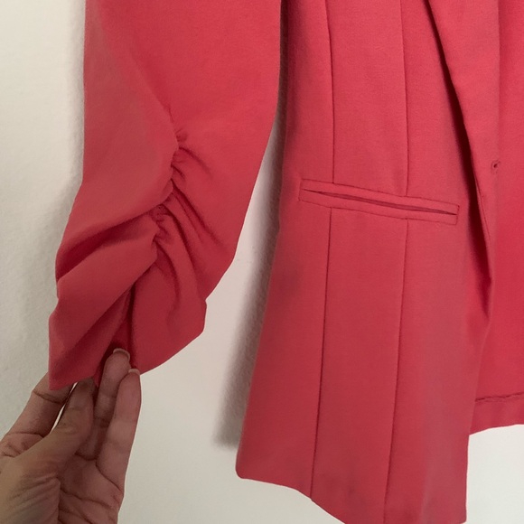 🌿 Forever 21 pink scrunch sleeve blazer suit jacket - Picture 3 of 3